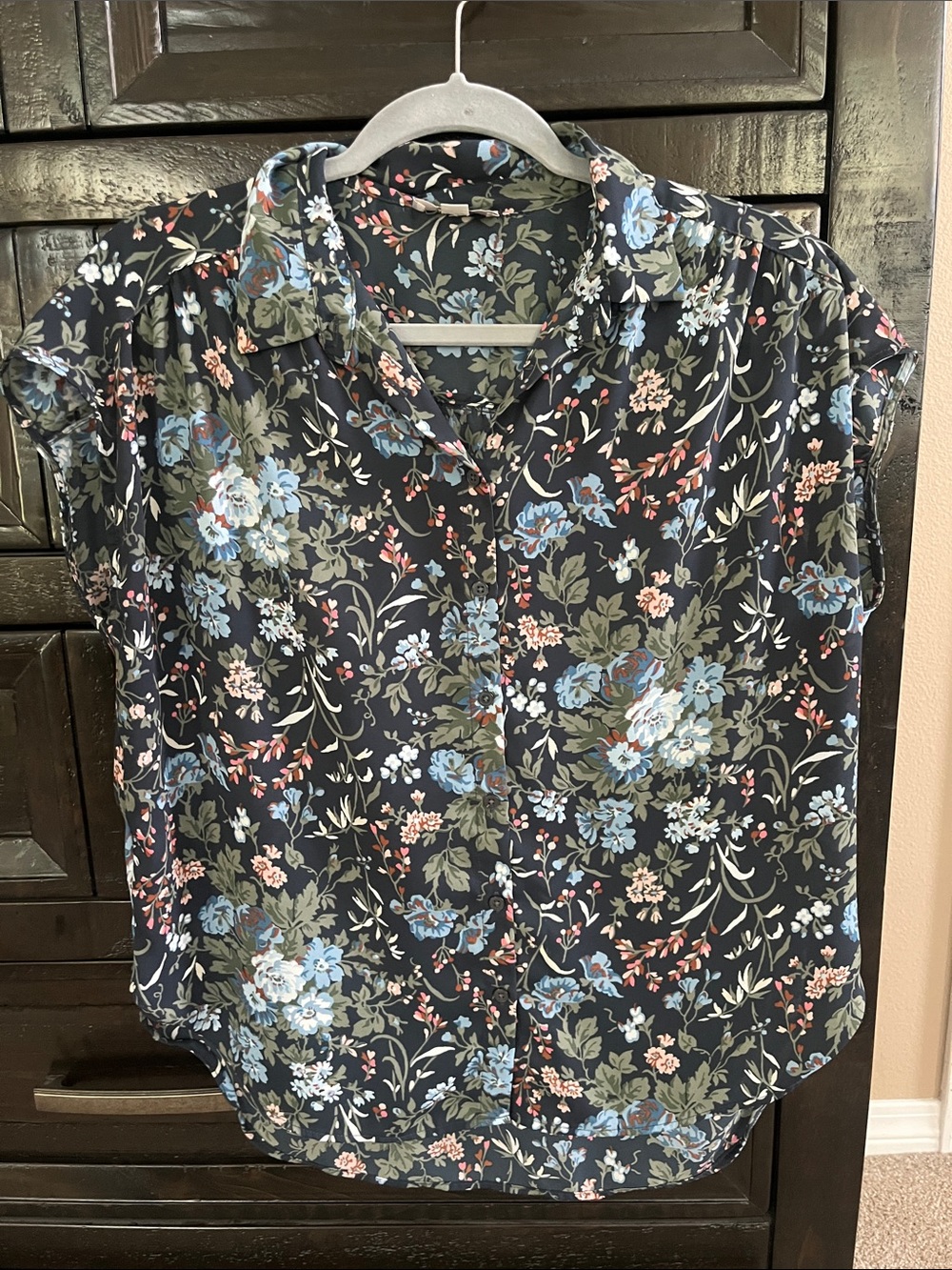 LOFT Black Floral Button-Front Cap-Sleeve Blouse